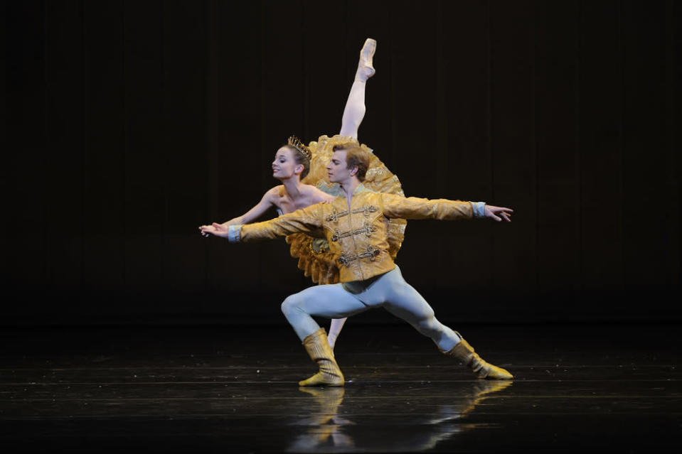 Maria Kochetkova and Gennadi Nedvigin in Tomasson's Nutcracker.