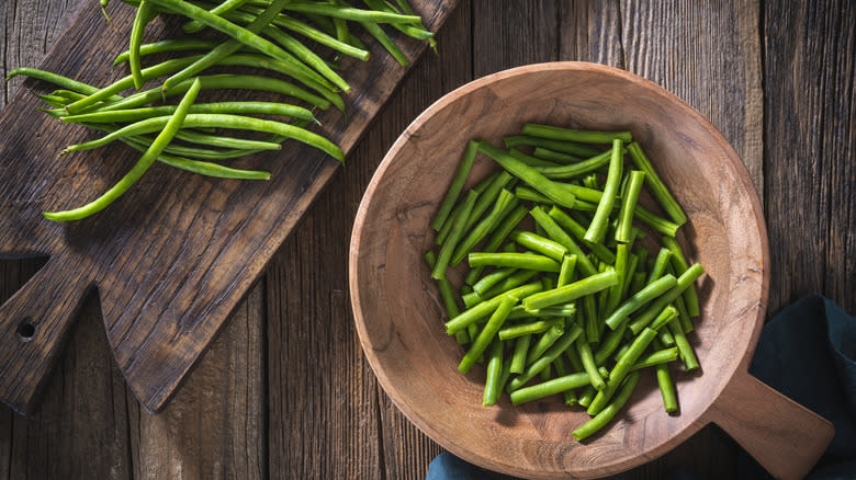 Fresh green beans in wooden bowl