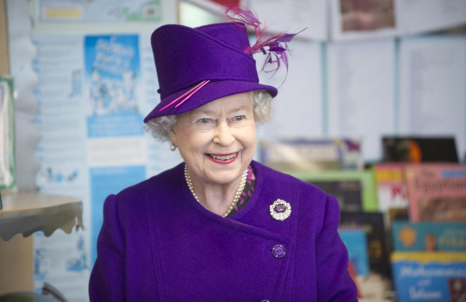 2010: The Queen wearing Ultra Violet (Getty Images)