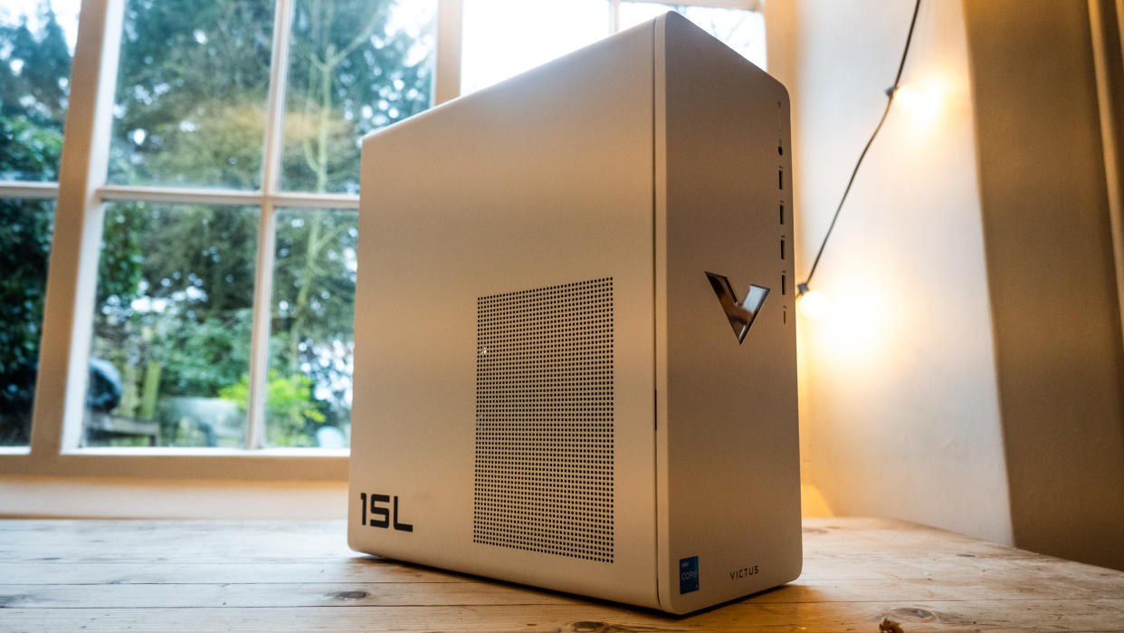  AN HP Victus 15L gaming PC sitting on a table. 