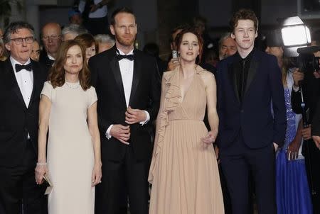 (L-R) Cast members Gabriel Byrne, Isabelle Huppert, Director Joachim Trier, cast members Rachel Brosnahan, and Devin Druid pose on the red carpet as they arrive for the screening of the film "Louder Than Bomb" in competition at the 68th Cannes Film Festival in Cannes, southern France, May 18, 2015. REUTERS/Regis Duvignau