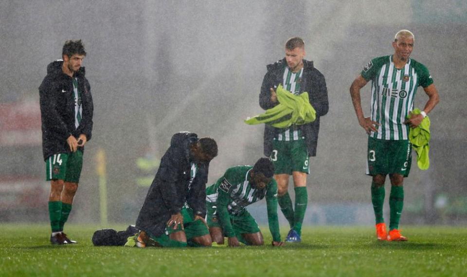 Rio Ave players looking rightly dejected.