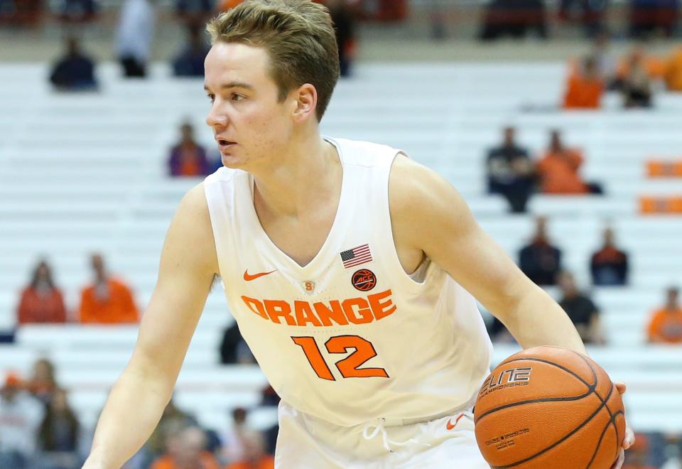 SYRACUSE, NY - 25 DE OCTUBRE: Brendan Paul # 12 de Syracuse Orange controla el balón contra los St. Rose Golden Knights durante la segunda mitad en el Carrier Dome el 25 de octubre de 2018 en Syracuse, Nueva York.  Siracusa derrotó a Santa Rosa 80-49.  (Foto de Rich Barnes/Getty Images) *** Título local *** Brendan Paul