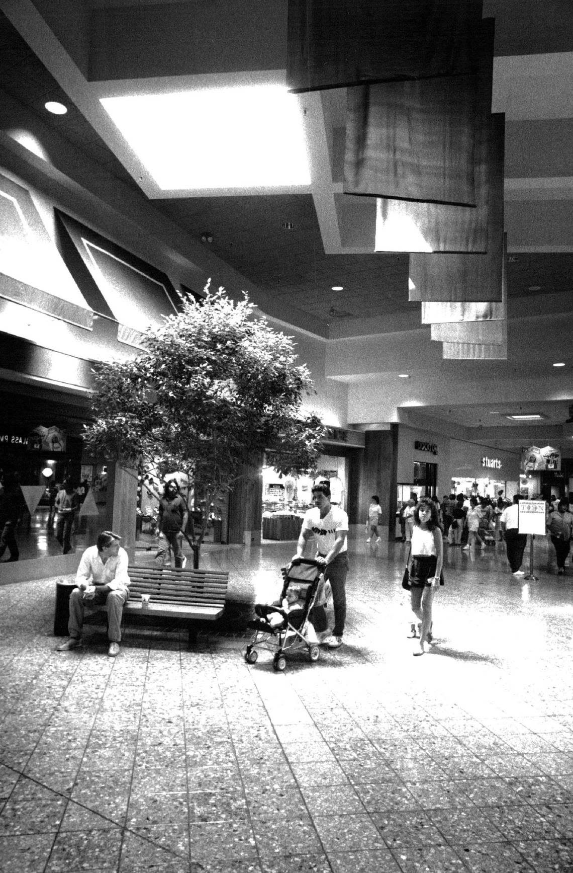 Cutler Ridge Mall’s interior in 1988.