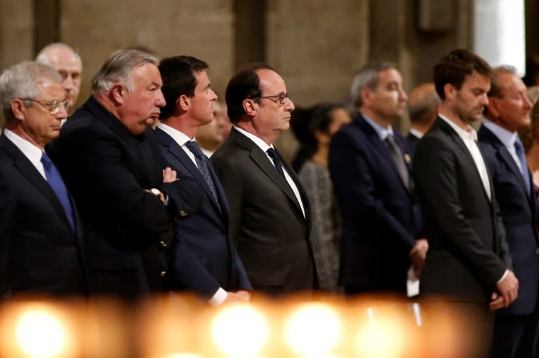 French President Francois Hollande (C), Prime Minister Manuel Valls (3L), Senate speaker Gerard Larcher (2L) and National Assembly speaker Claude Bartolone (L) attend mass at Notre-Dame Cathedral in Paris, on July 27, 2016