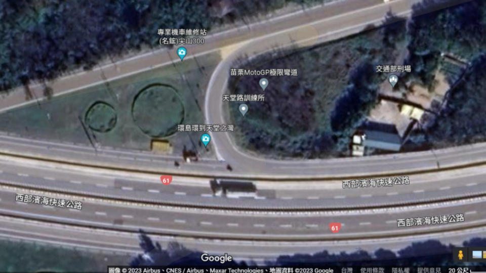 先前西濱後龍段的機車道也有相同問題，短短路程機車直行並不危險，但交通部硬是要騎士繞路。(圖片來源/ Google Map)