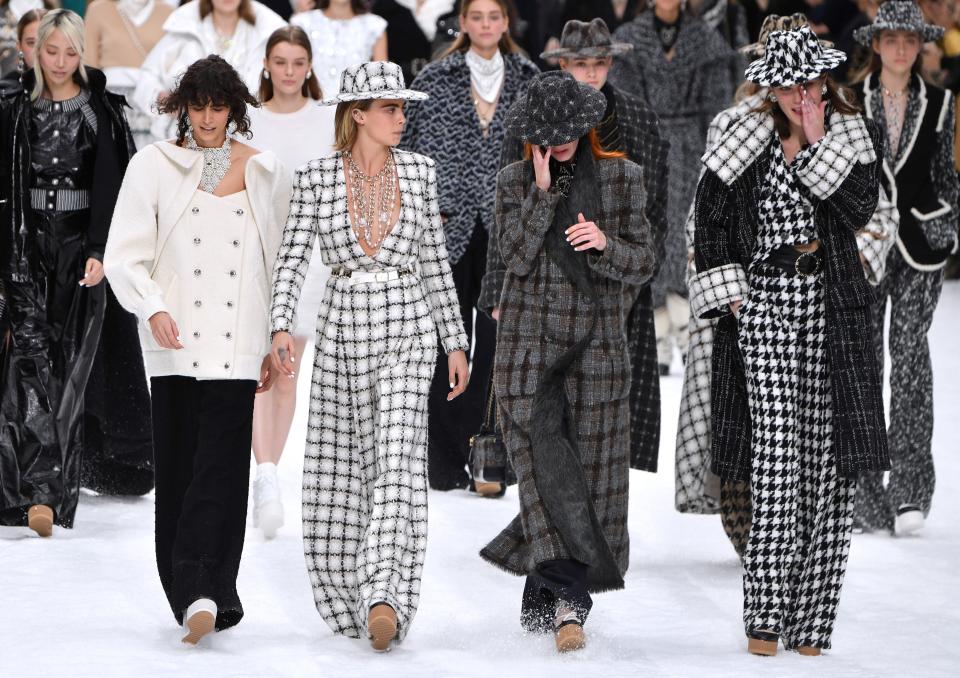 PARIS, FRANCE - MARCH 05: Cara Delevingne (2nd L) and models walk the runway during the finale of the Chanel show as part of the Paris Fashion Week Womenswear Fall/Winter 2019/2020 on March 05, 2019 in Paris, France. (Photo by Pascal Le Segretain/Getty Images)