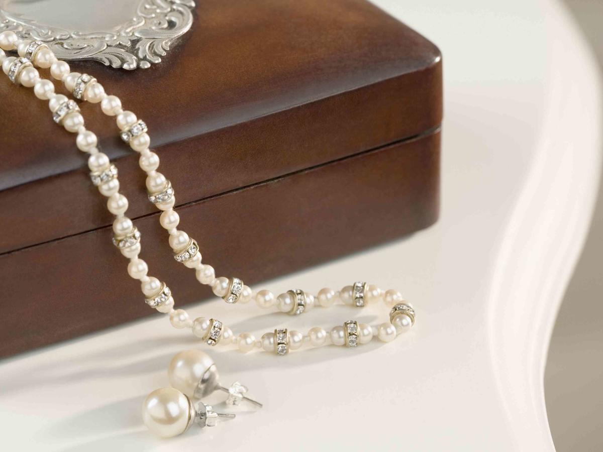 How Are Pearls Made & How to Tell if Pearls are Real - Macy's