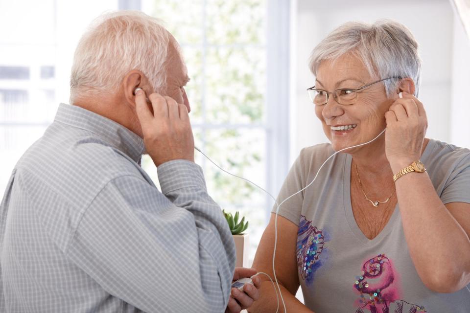 <span class="caption">Do attention and distraction refer to the same behavior?</span> <span class="attribution"><a class="link " href="https://www.shutterstock.com/image-photo/elderly-couple-listening-music-on-mp3-102460025?src=z1JNNA0CJwLZ72mrJB9SRw-1-17" rel="nofollow noopener" target="_blank" data-ylk="slk:StockLite/Shutterstock.com;elm:context_link;itc:0;sec:content-canvas">StockLite/Shutterstock.com</a></span>