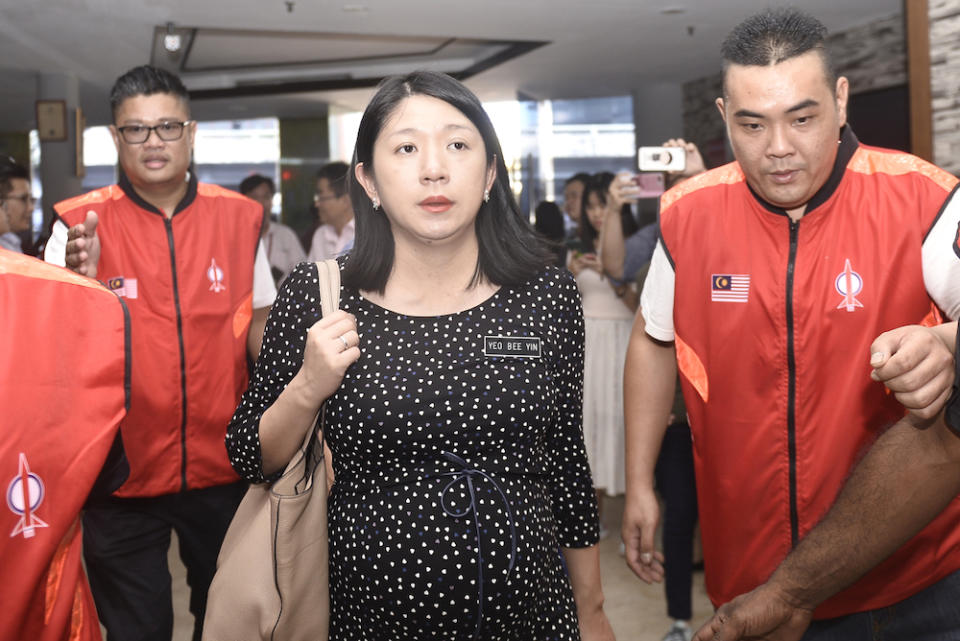 DAP leader Yeo Bee Yin said Pakatan Harapan (PH) decided against a non-partisan ‘Mahathir government’ as this would not be beholden to any party or coalition, effectively giving Tun Dr Mahathir Mohamad free rein to do as he wanted.  — Picture by Miera Zulyana