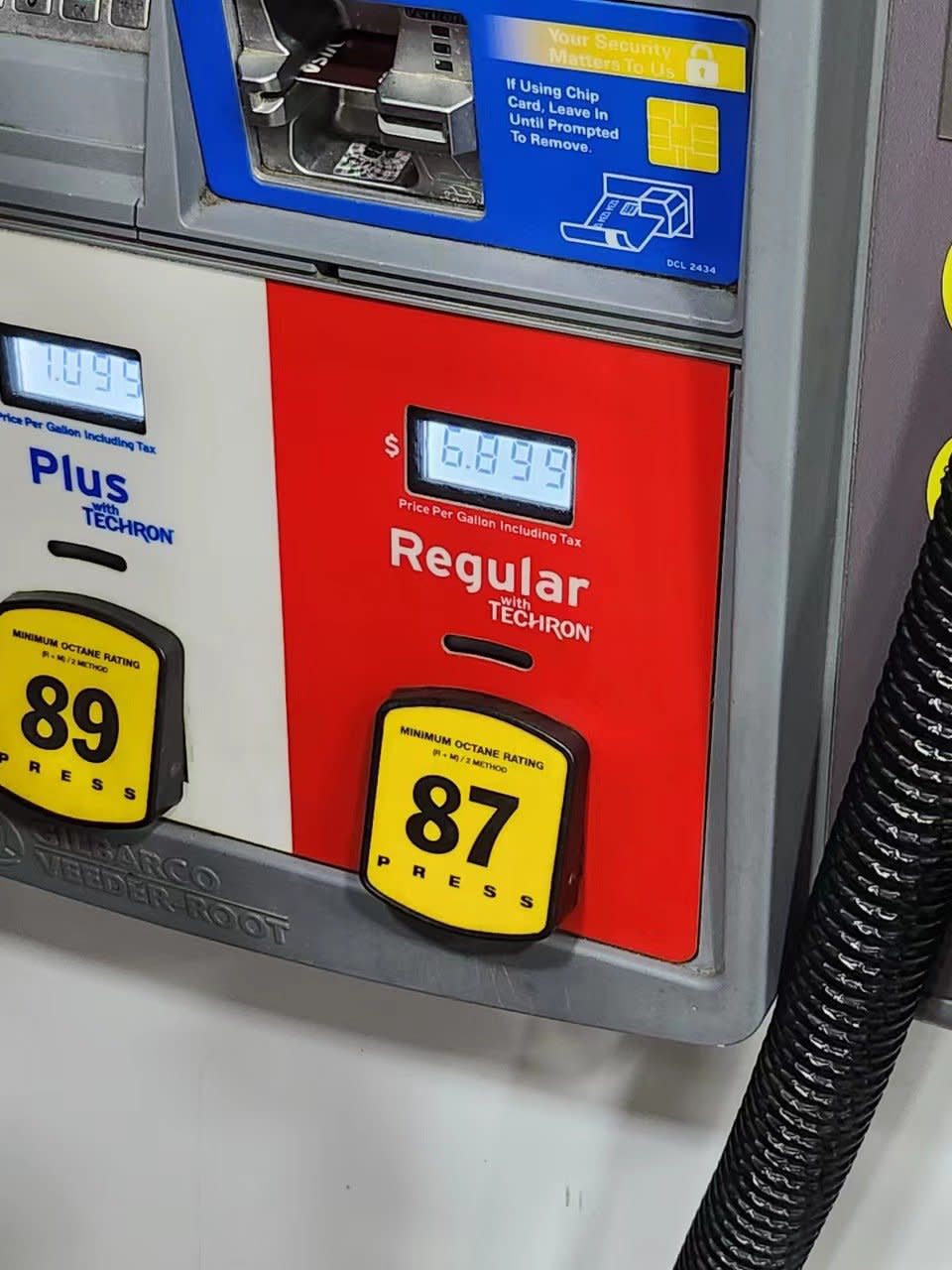9月底時加州油價高達一加侖6.9元。（記者陳懿／攝影）