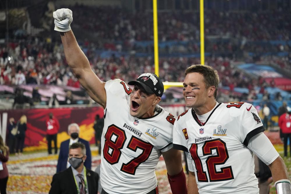 Buccaneers at Patriots on October 3, Rob Gronkowski and Tom Brady