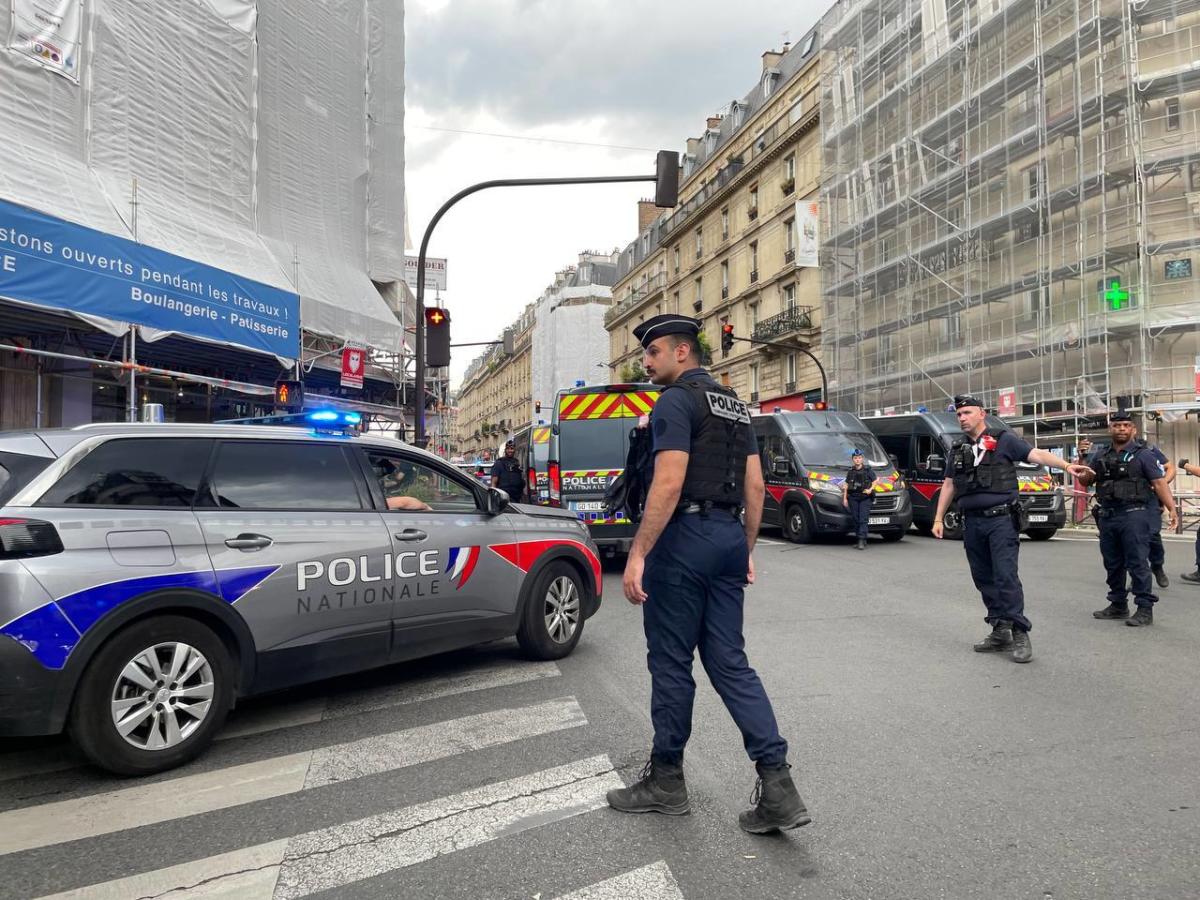 Rock Explosion, Paris American School, l’Académie Internationale d’Art et de Design de la capitale française ;  Au moins 24 personnes ont été blessées