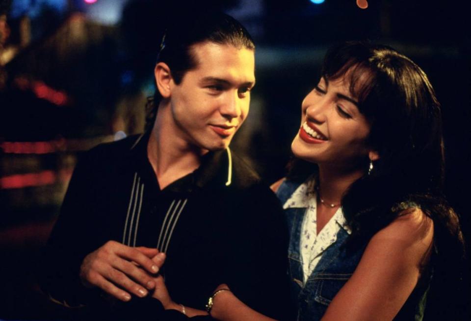 En Coral Gables Art Cinema se presenta ‘Selena’ (1997) del director Gregory Nava con Jennifer López y Edward James Olmos. Musical dramático sigue la carrera de Selena Quintanilla Pérez.