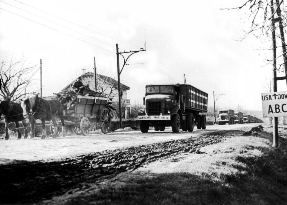 A convoy of U.S. trucks heads toward the front lines loaded with military supplies from the Belgian port of Antwerp in spring 1945. <a href="https://www.gettyimages.com/detail/news-photo/farm-wagon-pulls-to-side-of-the-road-to-make-room-for-a-news-photo/152246065?adppopup=true" rel="nofollow noopener" target="_blank" data-ylk="slk:Photo12/UIG/Getty Images;elm:context_link;itc:0;sec:content-canvas" class="link ">Photo12/UIG/Getty Images</a>
