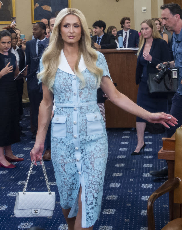 Tapfere Paris Hilton: Vor dem Untersuchungsausschuss in Washington