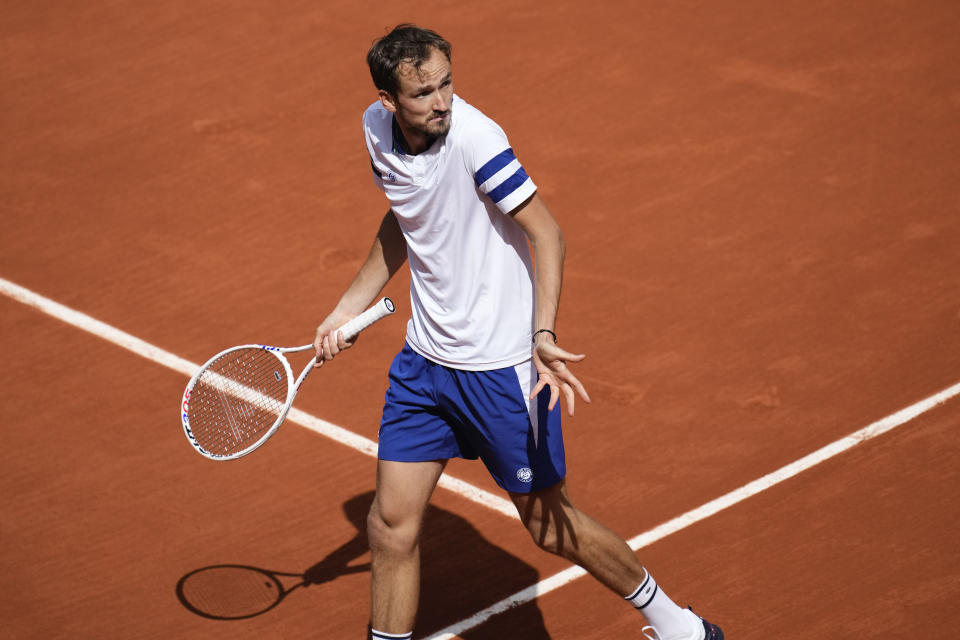 Russia's Daniil Medvedev gestures after missing a shot against Australia's Alex De Minaur during their fourth round match of the French Open tennis tournament at the Roland Garros stadium in Paris, Monday, June 3, 2024. (AP Photo/Christophe Ena)