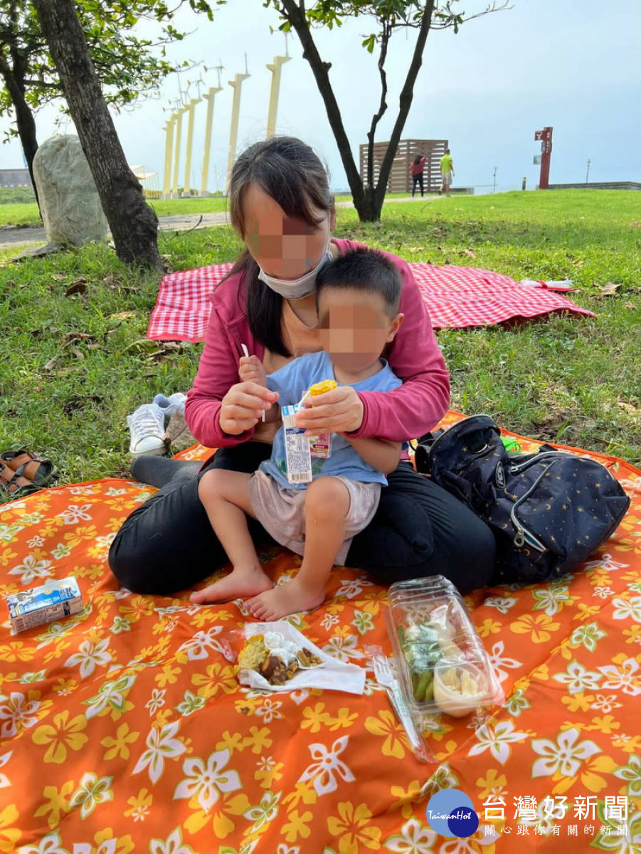 ▲高市旗津社福中心遊戲日，親子一起野餐。