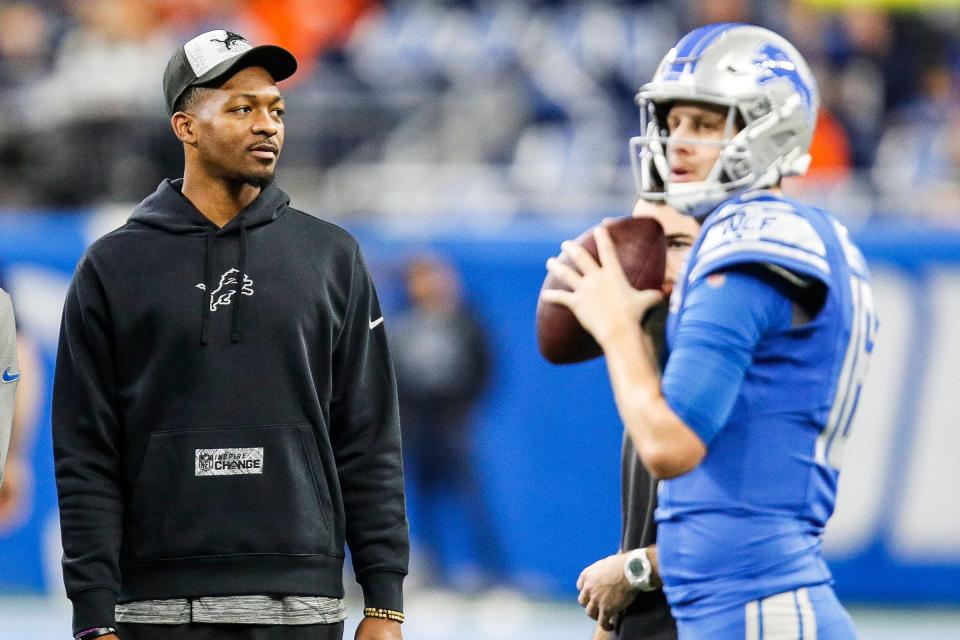 Detroit Lions quarterback Hendon Hooker watches quarterback Jared Goff warm up before the Denver Broncos game at Ford Field in Detroit on Saturday, Dec. 16, 2023.