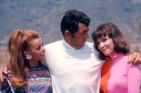 Einer der vorerst letzten USA-Zwischenstopps der weltbekannten Österreicherin: In "Wenn Killer auf der Lauer liegen" (1967) spielte Senta Berger mit Dean Martin und Janice Rule (rechts). In den folgenden Jahren schreckte sie auch vor extravaganten Rollen nicht zurück ... (Bild: Getty Images / Martin Mills)