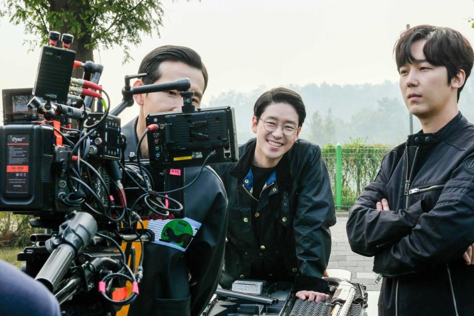 奉太奎（左起）、嚴基俊、尹鐘焄都是韓劇熟面孔，在《Penthouse》三人角色截然不同，讓觀眾又愛又恨。（愛奇藝國際站提供）