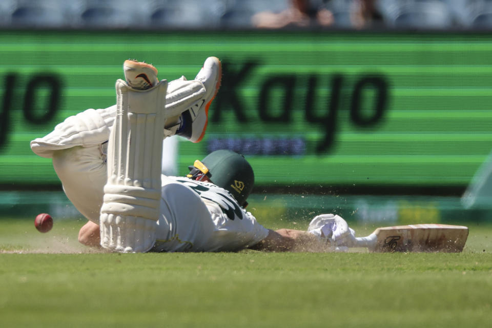 Australia's Marnus Labuschagne dives as he attempts make his ground during the second cricket test between South Africa and Australia at the Melbourne Cricket Ground, Australia, Tuesday, Dec. 27, 2022. (AP Photo/Asanka Brendon Ratnayake)
