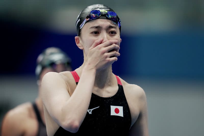 Foto del domingo de la nadadora japonesa Yui Ohashi reaccionando tras ganar el oro en los 400 mts medley.