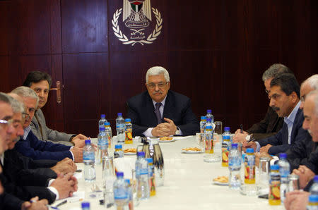 Palestinian President Mahmoud Abbas (C) attends the Fatah Central Committee meeting in the West Bank city of Ramallah January 8, 2011. REUTERS/Mohamad Torokman/File Photo