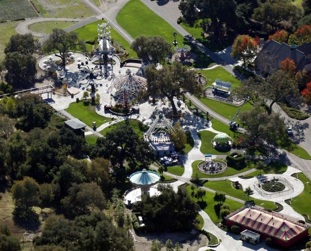 Why did it take 10 years for America to leave Michael Jackson's Neverland?