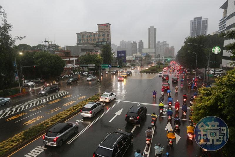 CNN以「地獄」形容國內險象環生的交通環境。（示意圖，本刊資料照）