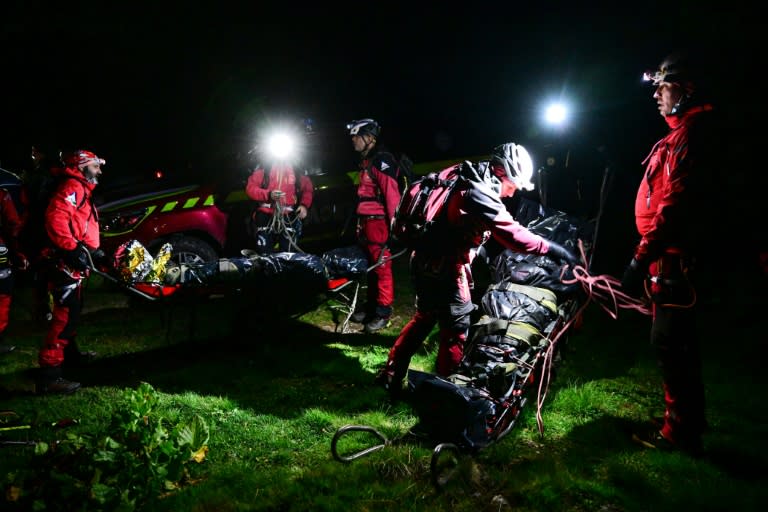 Romanian rescuers found the dead bodies of Ukrainians who fled through the mountains (Daniel MIHAILESCU)