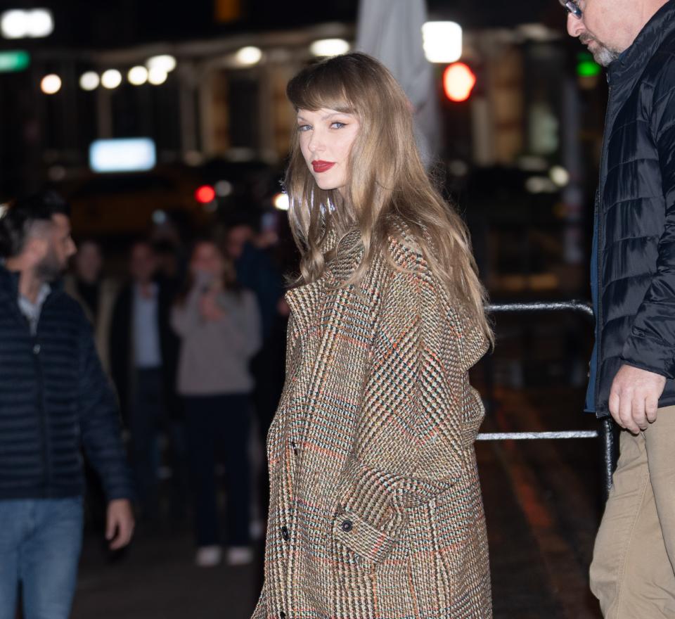 Taylor Swift sporting side bangs in New York City