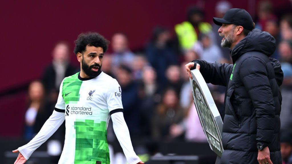 Mohamed Salah of Liverpool clashes with Jurgen Klopp, Manager of Liverpool, during the Premier League match between West Ham United and Liverpool FC at London Stadium