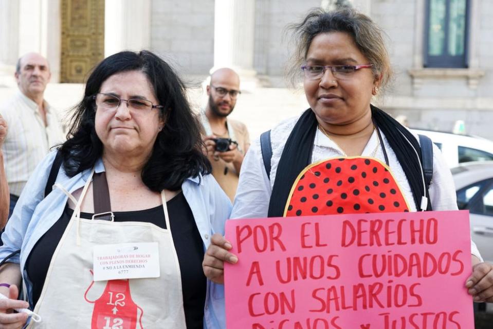 Trabajadoras domésticas protestan en España el 27 de junio de 2018.