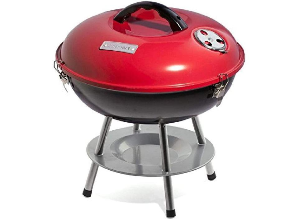 The chrome-plated grill of this grill will provide you with delicious barbecue meals all year round.  (Source: Amazon)