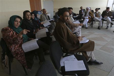 Members of the Loya Jirga, or grand council, take part in a committee session in Kabul November 22, 2013. REUTERS/Omar Sobhani