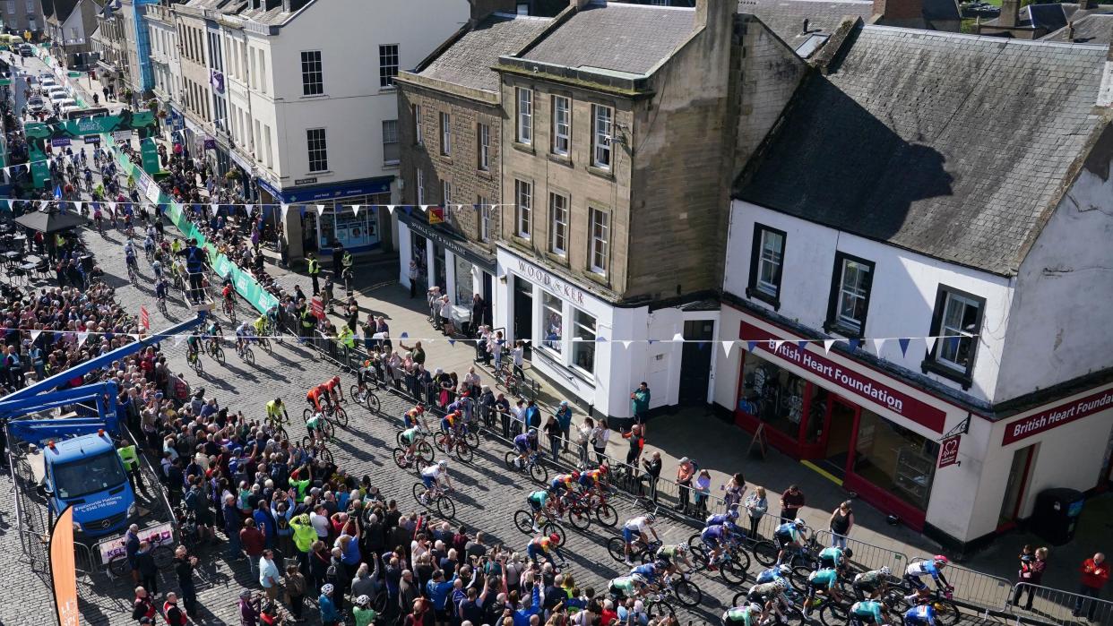 Tour of Britain begins with battle in Scottish Borders