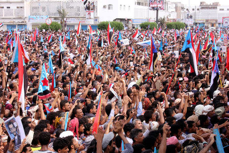 Supporters of the separatist Southern Movement demonstrate against recent decisions by President Abd-Rabbu Mansour Hadi that sacked senior officials supported by the United Arab Emirates, including Aden governor Aidaroos al-Zubaidi, in the southern port city of Aden, Yemen May 4, 2017. REUTERS/Fawaz Salman