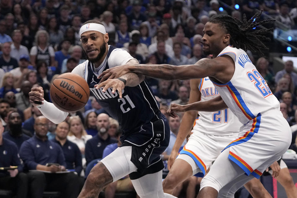 Dallas Mavericks center Daniel Gafford loses control of the ball under pressure from Oklahoma City Thunder guard Cason Wallace (22) during the first half in Game 3 of an NBA basketball second-round playoff series, Saturday, May 11, 2024, in Dallas. (AP Photo/Tony Gutierrez)