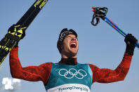 <p>Dario Cologna parmi les grands ! Le fondeur suisse continue d’écrire l’Histoire, après avoir décroché sa quatrième médaille d’or olympique, en remportant le 15km libre. (Photo AFP) </p>