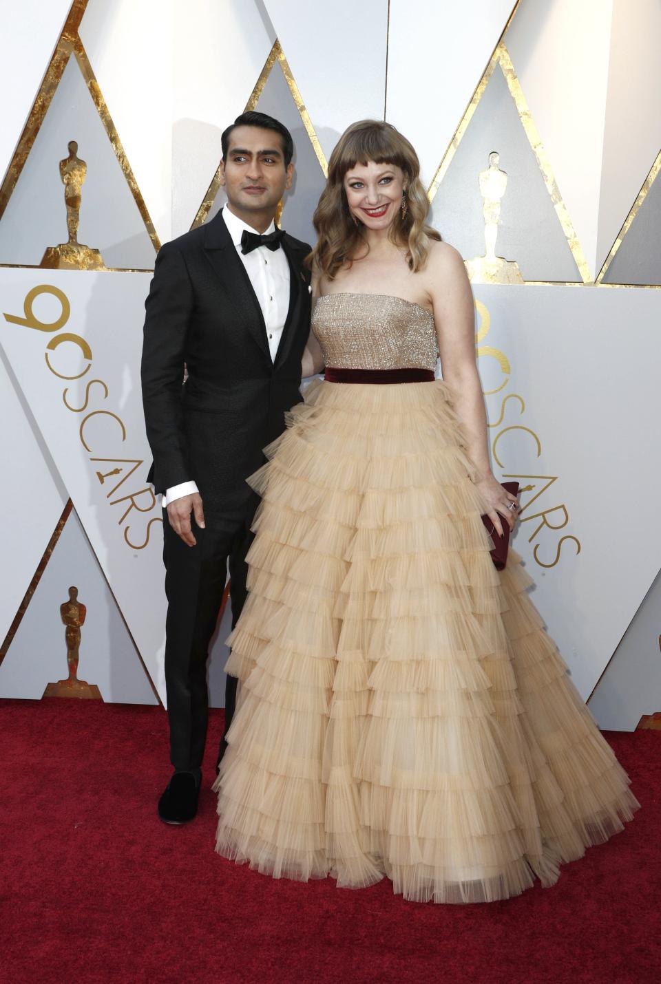 MCX214. Hollywood (United States), 05/03/2018.- Kumail Nanjiani (L) and Emily V. Gordon arrive for the 90th annual Academy Awards ceremony at the Dolby Theatre in Hollywood, California, USA, 04 March 2018. The Oscars are presented for outstanding individual or collective efforts in 24 categories in filmmaking. (Estados Unidos) EFE/EPA/MIKE NELSON