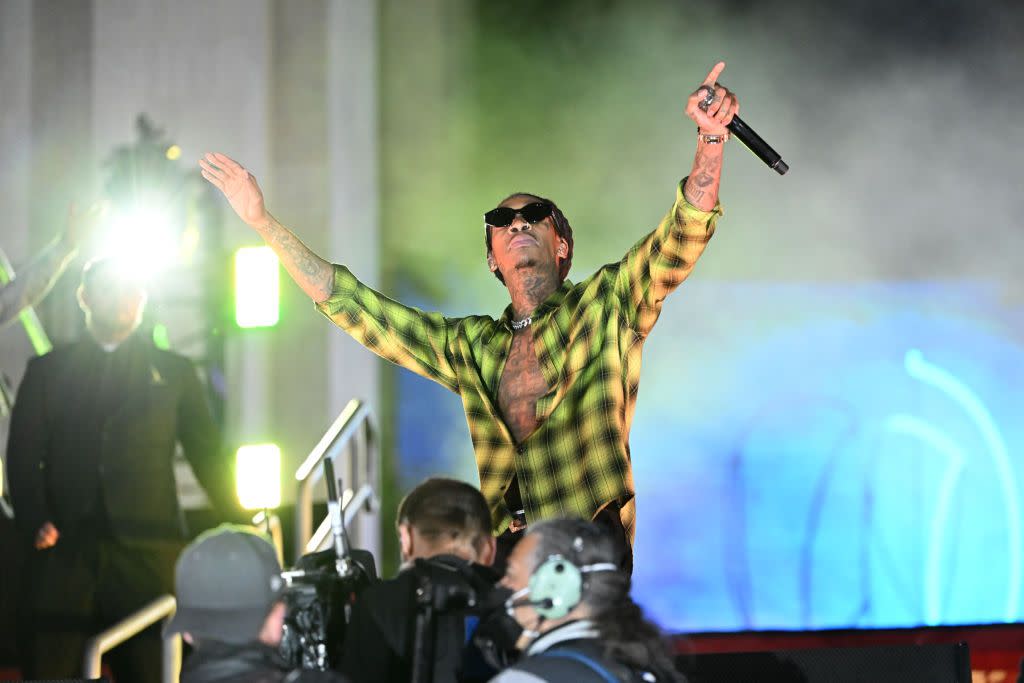 los angeles, ca february 05 wiz khalifa performs at halftime during the nascar cup series busch light clash at the coliseum on february 5, 2023, at the los angeles memorial coliseum in los angeles, ca photo by john cordesicon sportswire via getty images