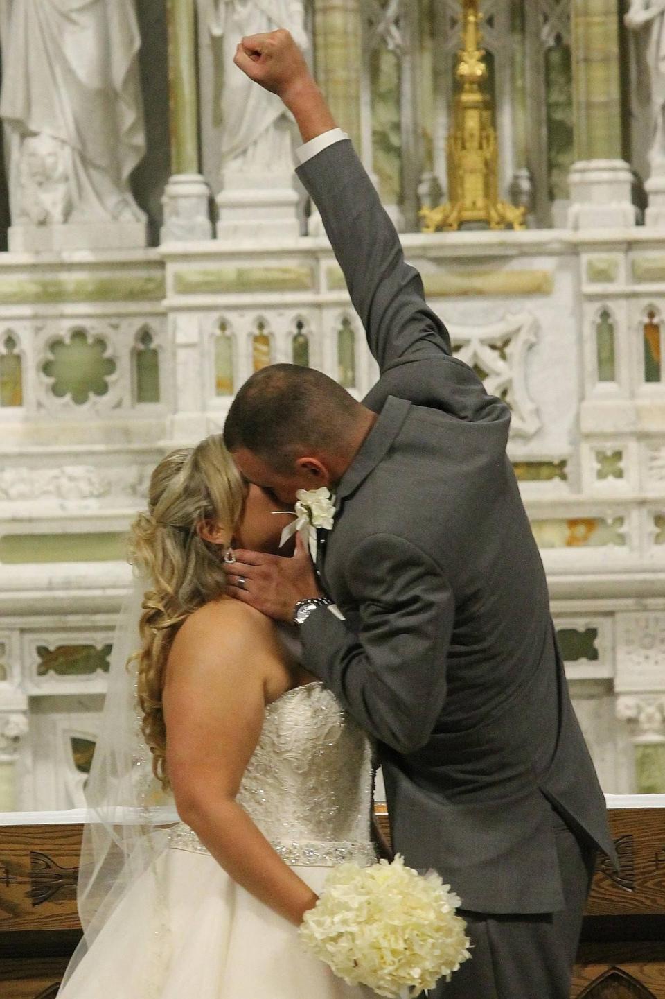 2015 feierten Emily und Cameron ihre Traumhochzeit, kauften ein Haus und seither erfüllen sie das Leben des anderen mit ewiger Liebe. (Bilder: Facebook/Love What Matters)