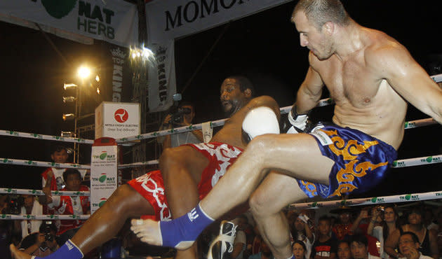 Riddick Bowe's big flop in Thai kickboxing