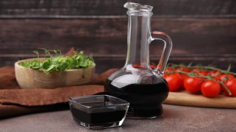 Balsamic vinegar in jar and square dish