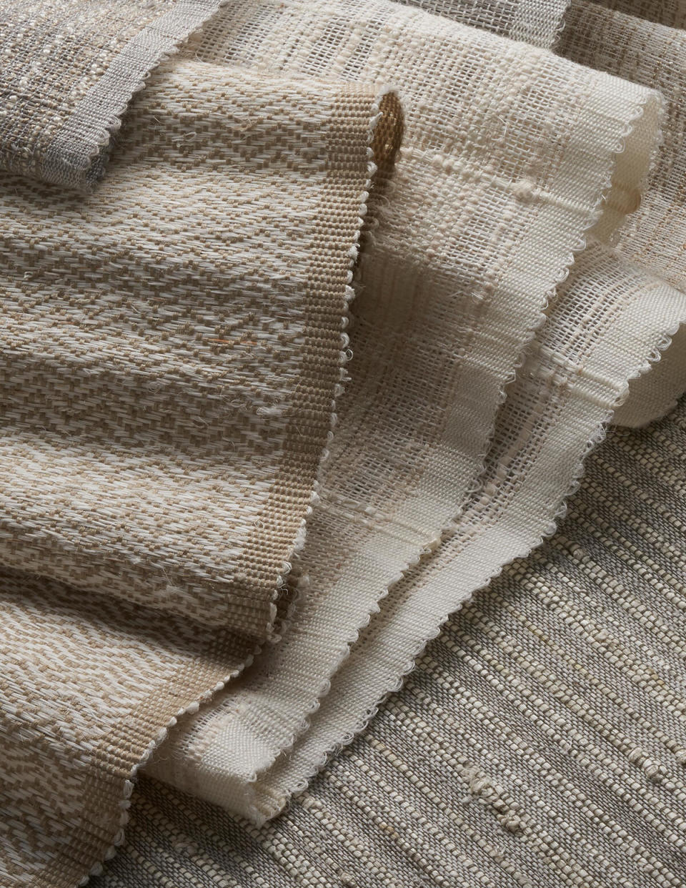 Precisely woven grassweave patterns offer irresistible tactility