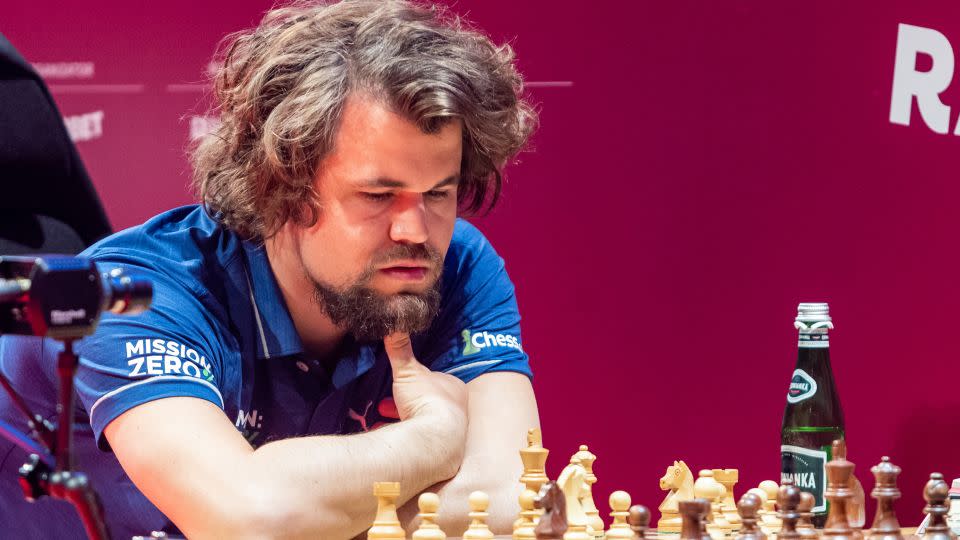 Carlsen competes during the Superbet Rapid & Blitz Poland on the Grand Chess Tour 2023, in Warsaw, Poland on May 21, 2023. - Foto Olimpik/NurPhoto/Getty Images