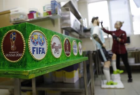 An employee of Altufyevo Confectionery finishes the preparation of a life-size chocolate sculpture of Argentine soccer player Lionel Messi to top a cake for the celebration of his upcoming birthday in Moscow, a host city for the World Cup, Russia June 23, 2018. REUTERS/Tatyana Makeyeva