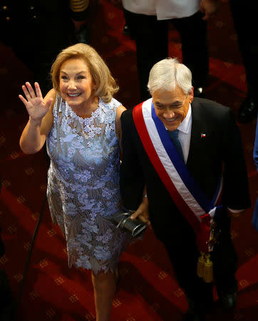 El nuevo presidente de Chile, Sebastián Piñera, acompañado de su esposa y primera dama Cecilia Morel deja el Congreso en Valparaíso, Chile, 11 de marzo del 2018. REUTERS/ Ivan Alvarado