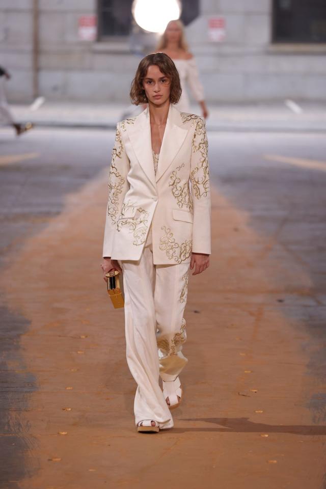 Berta Ribot wearing grey oversized blazer, Louis Vuitton bag, shorts,  News Photo - Getty Images